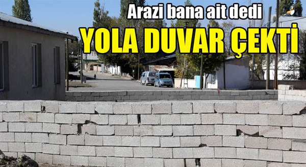 60 yıllık yola duvar çekti