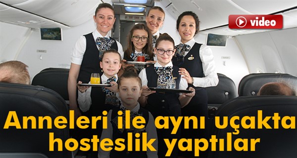 Anneleri ile aynı uçakta hosteslik yaptılar