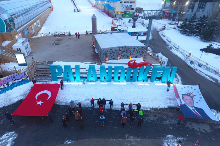 Erzurum Gençlik Meclisi Cumhurbaşkanı Erdoğan’ın doğum gününü kutladı