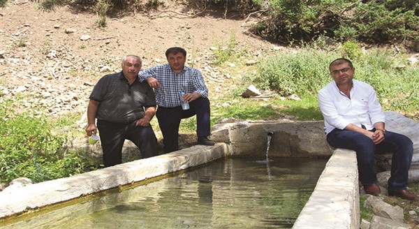 Kavurucu sıcaklarda ormandaki çeşmeler Oltuluların gözdesi oldu