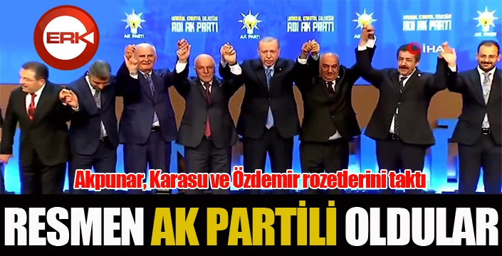 AK Parti'ye 2 milletvekili ve 13 belediye başkanı katıldı